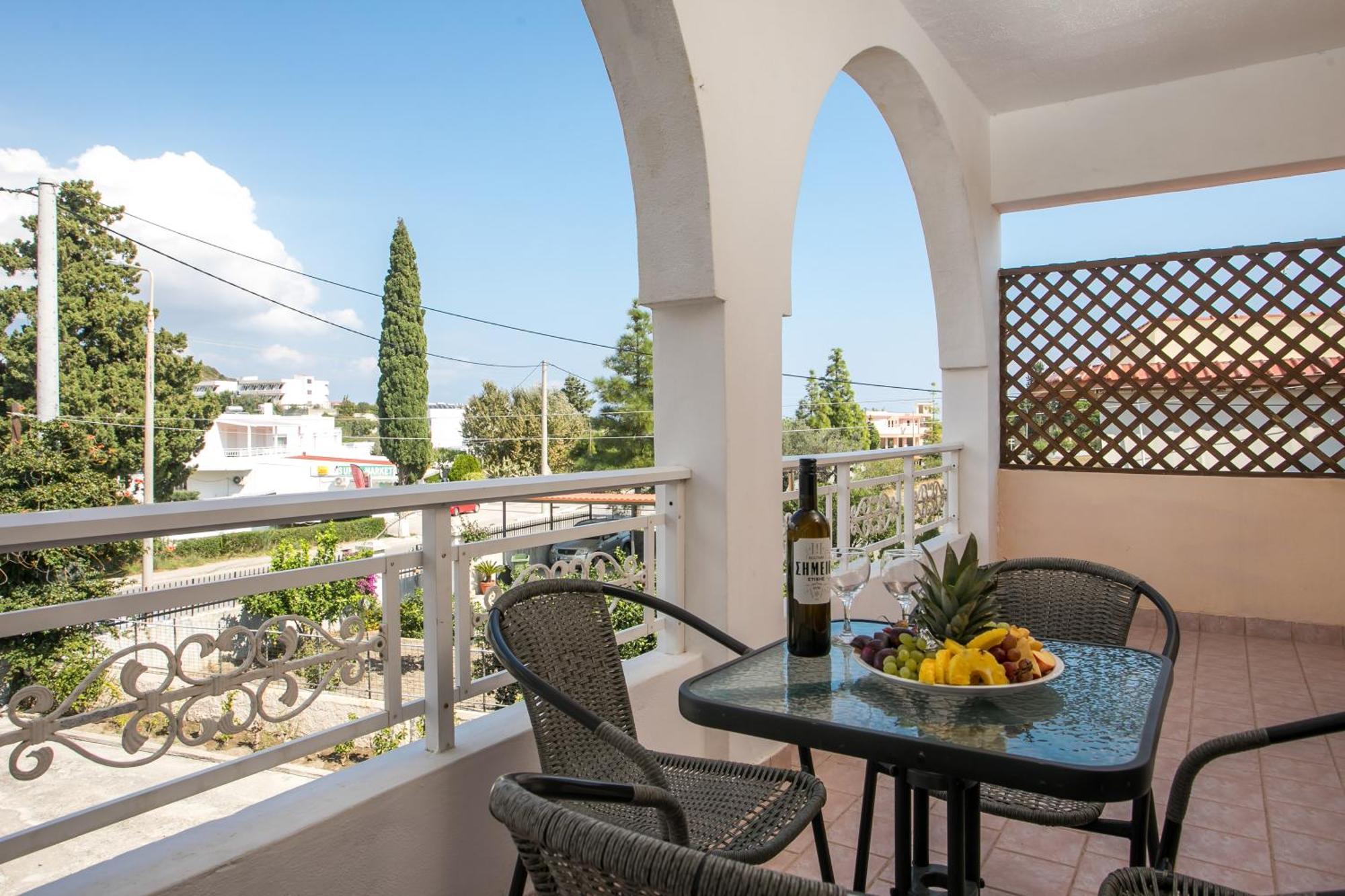 Dimitris Studios & Apartments Фаліракі Екстер'єр фото