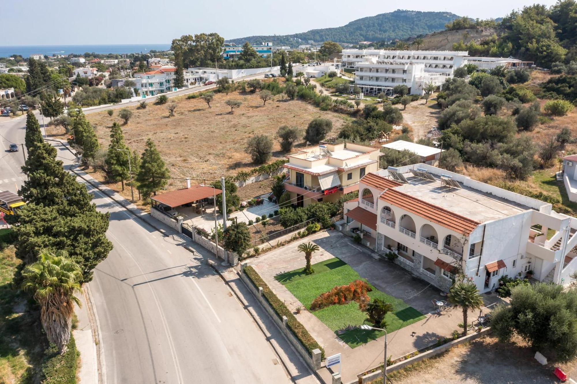 Dimitris Studios & Apartments Фаліракі Екстер'єр фото