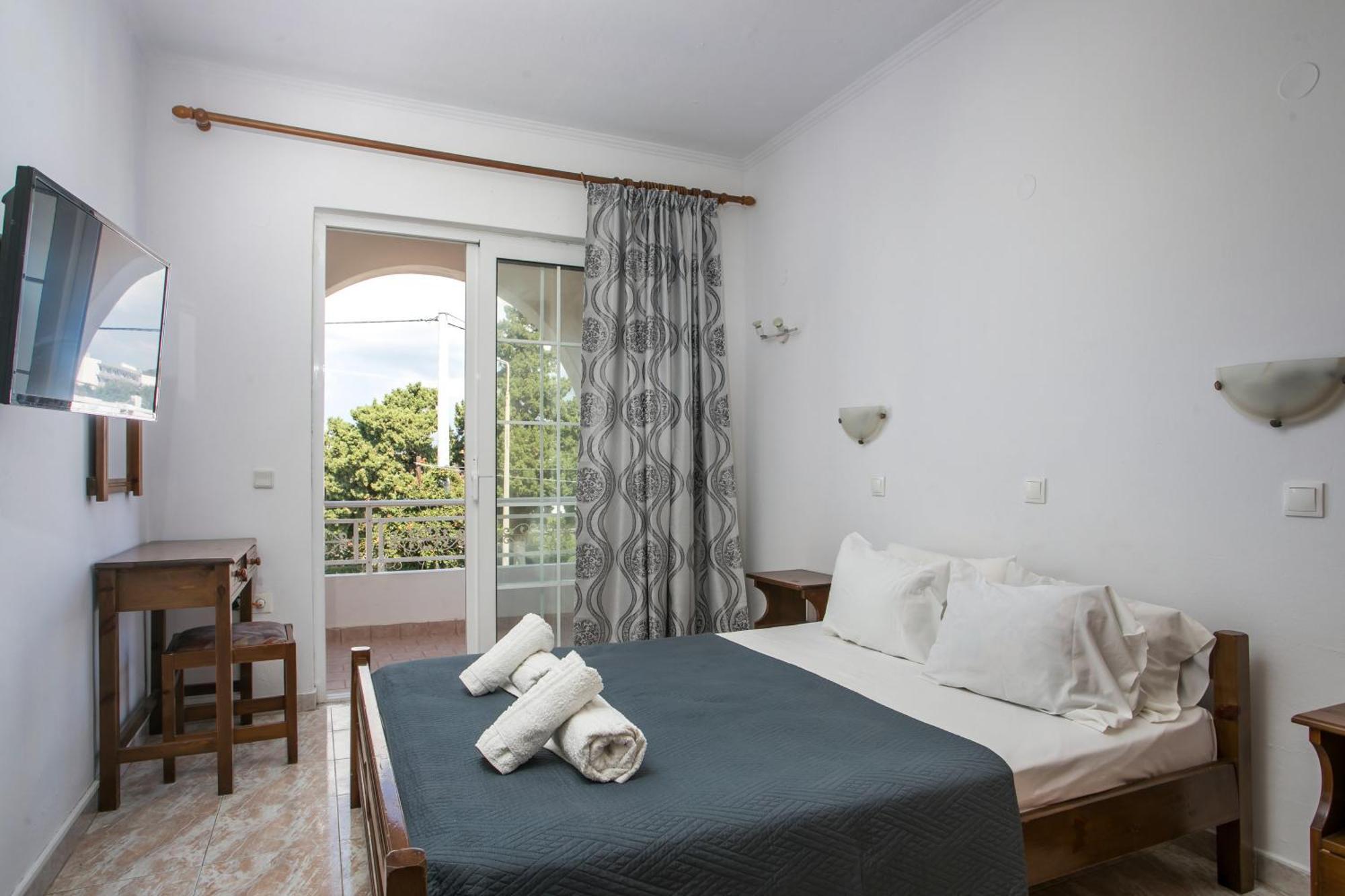 Dimitris Studios & Apartments Фаліракі Екстер'єр фото