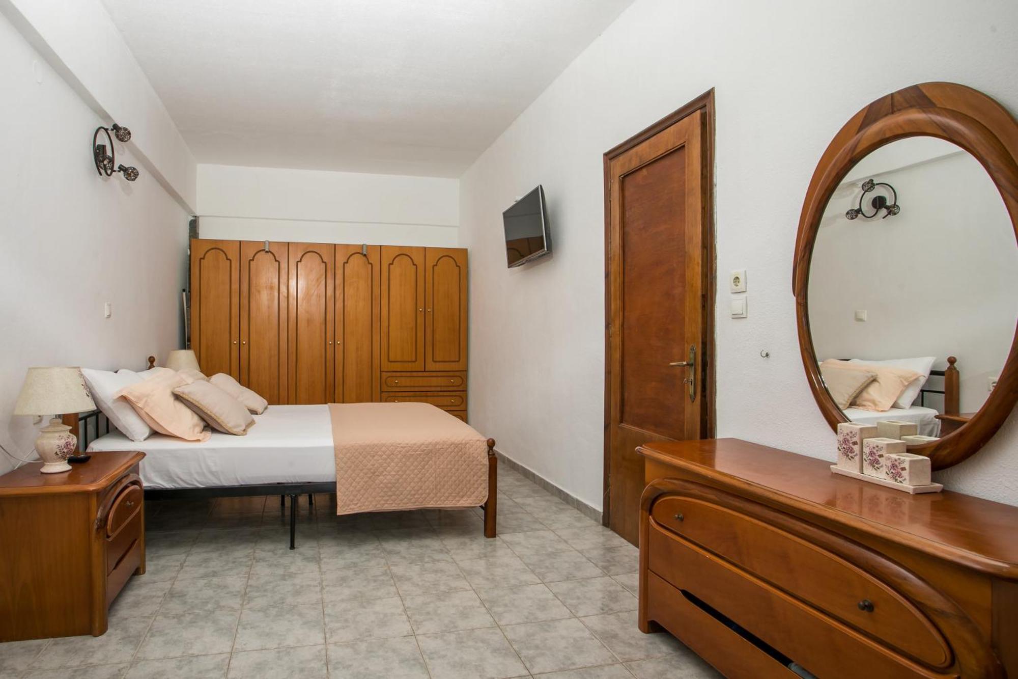 Dimitris Studios & Apartments Фаліракі Екстер'єр фото