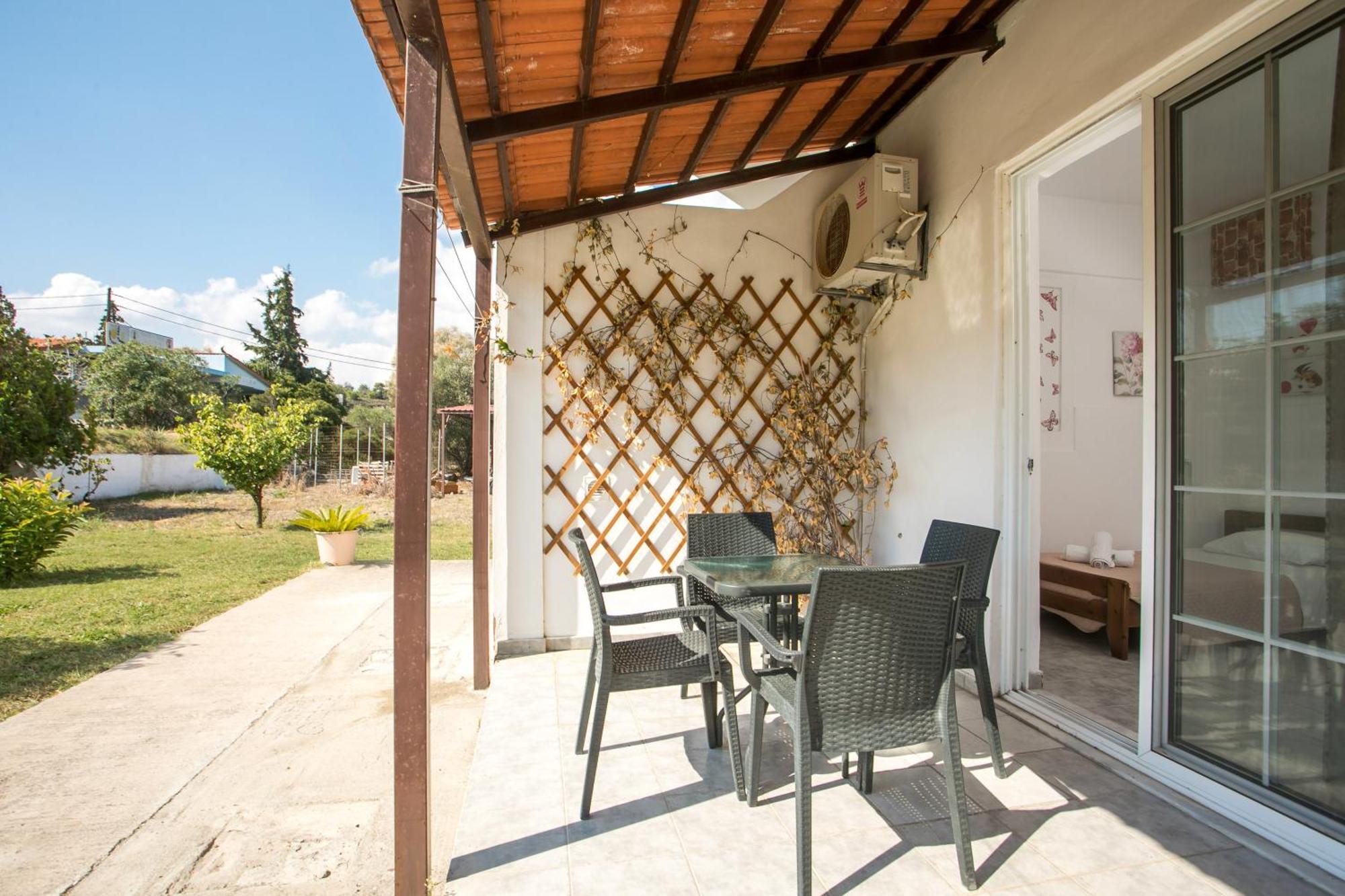 Dimitris Studios & Apartments Фаліракі Екстер'єр фото