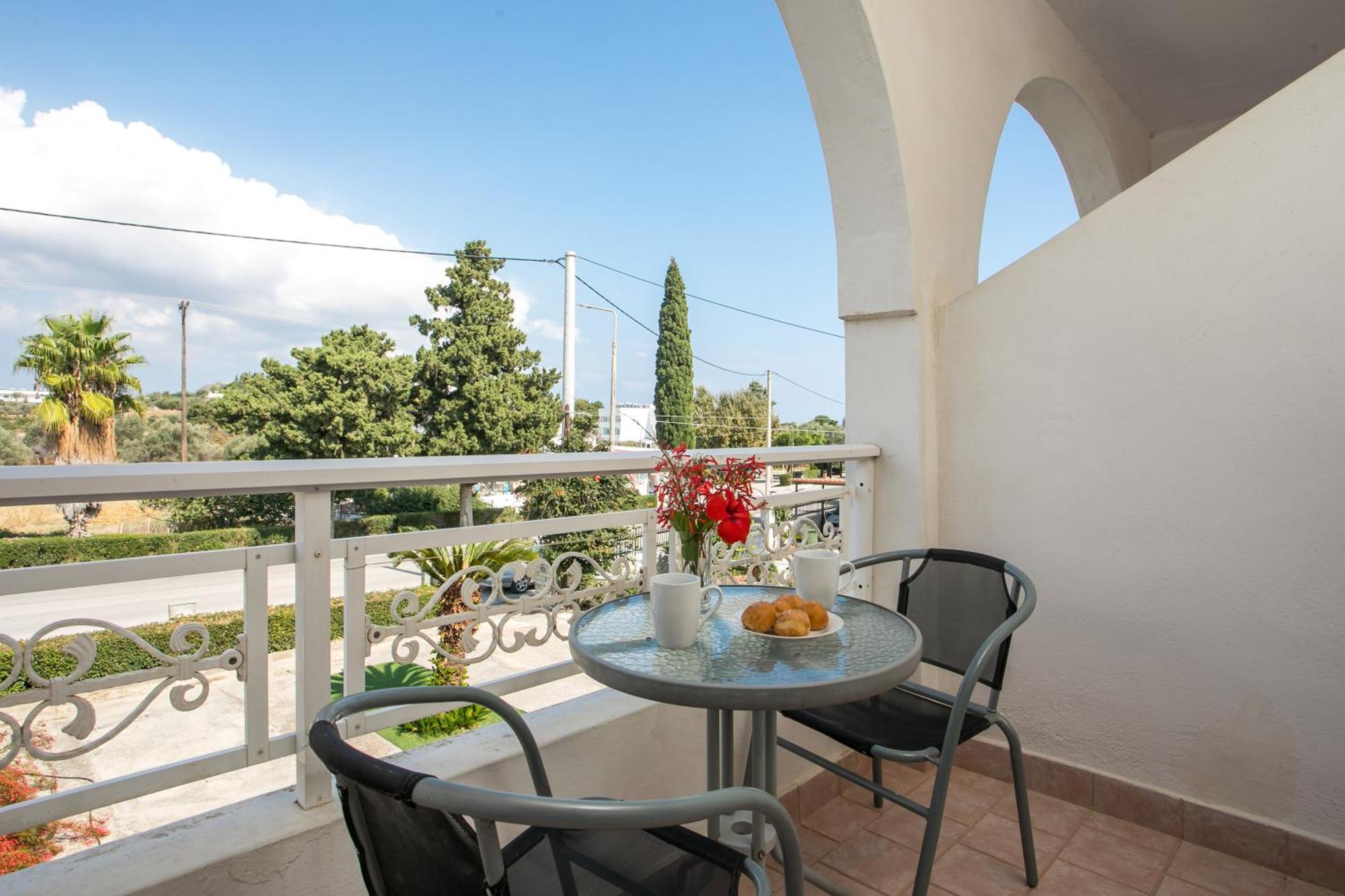 Dimitris Studios & Apartments Фаліракі Екстер'єр фото